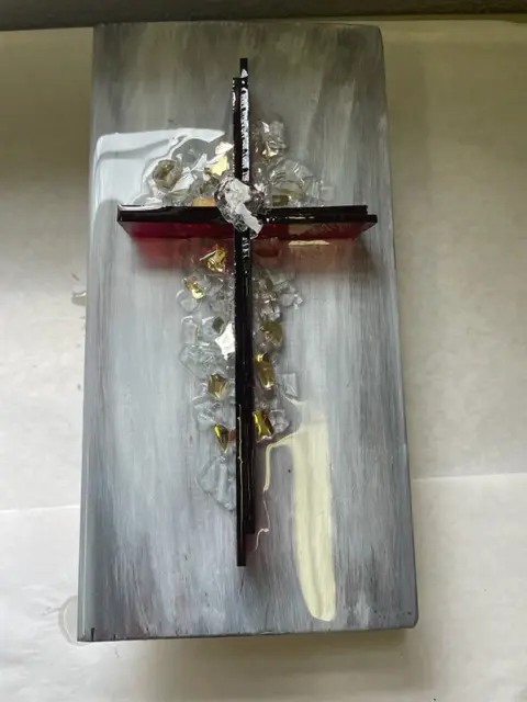 Nancys Fancys Cross Resin Class